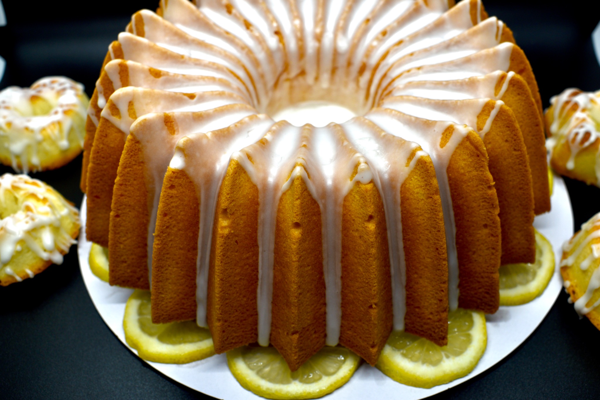 Glazed lemon pound cake